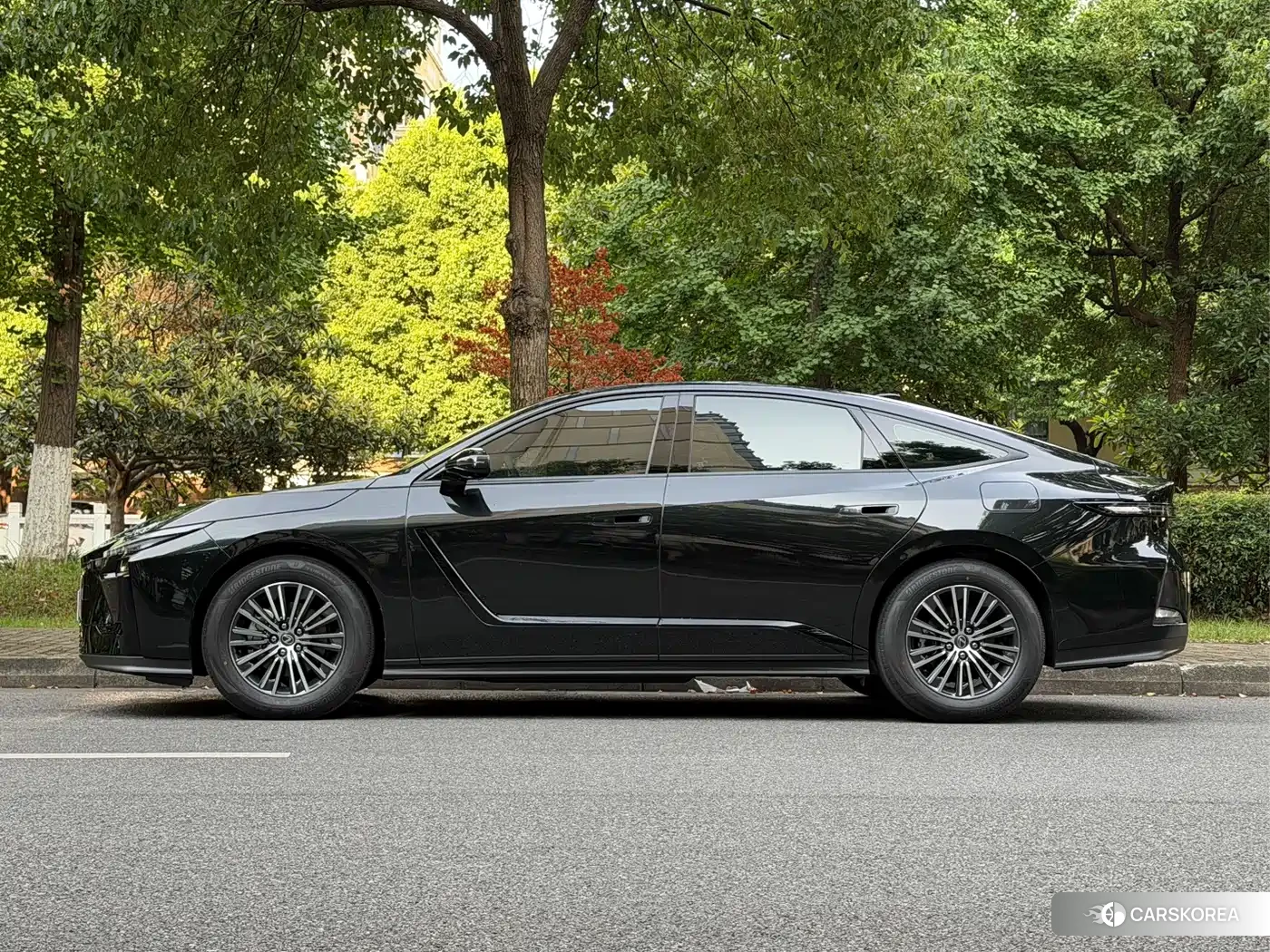 Lexus ES 2026 Черный из Китая, фото 5