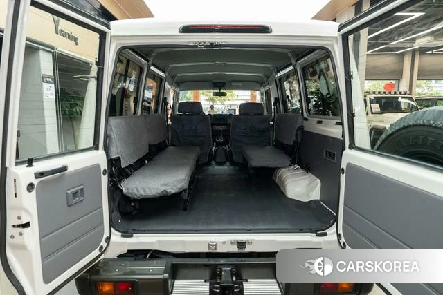 Toyota Land Cruiser 70 Series 2025 Белый из Китая, фото 5