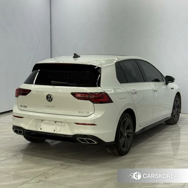 Volkswagen Golf 2023 Белый из Китая, фото 5