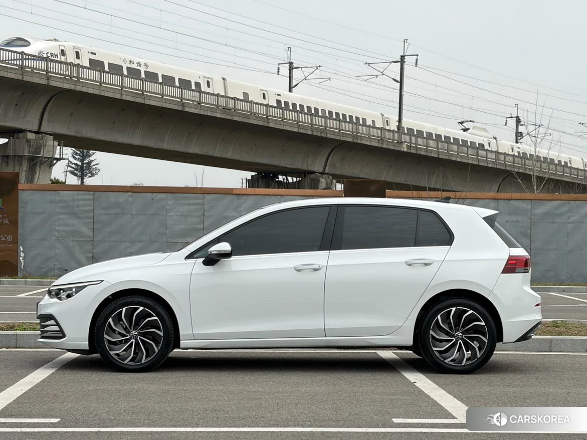 Volkswagen Golf 2022 Белый из Китая, фото 5
