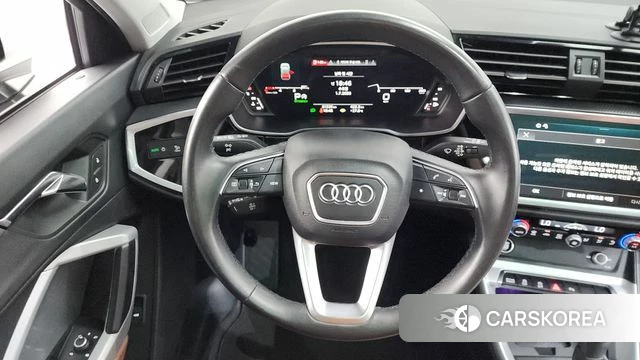 Audi Q3 (F3) 2023 Белый из Кореи, фото 5