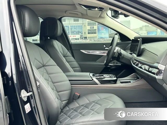 BMW 7 series 2024 Черный из Китая, фото 5