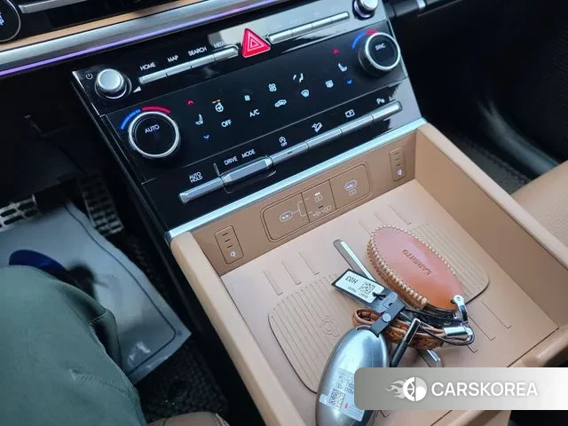 Hyundai Santa Fe (MX5) 2023 Серебристо-серый из Кореи, фото 5