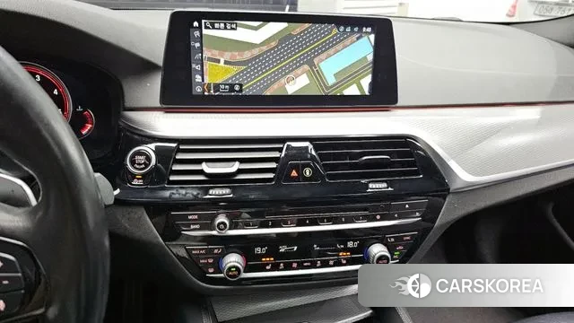 BMW 5 Series (G30) 2018 Белый из Кореи, фото 5