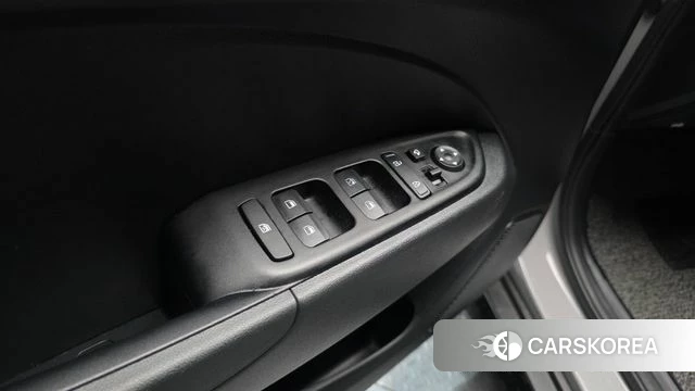 Hyundai Venue 2023 Серебристо-серый из Кореи, фото 5