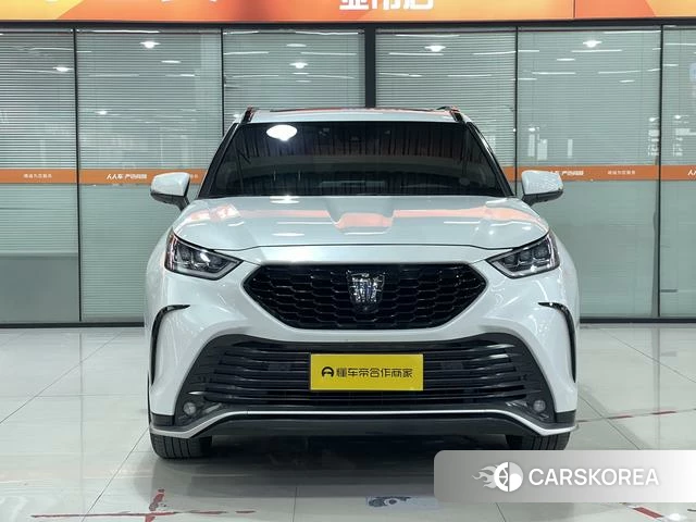 Toyota Crown Lufang 2022 Белый из Китая, фото 5