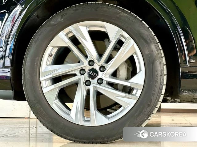 Audi Q7 2024 Черный из Китая, фото 5