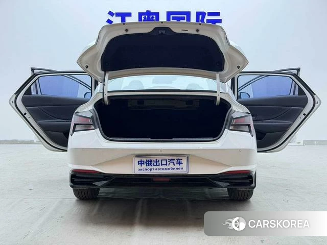 Hyundai Elantra 2023 Белый из Китая, фото 5