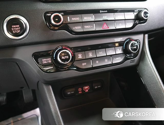 Kia Niro 2018 Белый из Кореи, фото 5