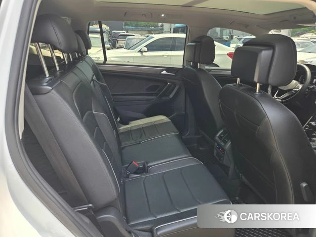 Volkswagen Tiguan Allspace 2023 Белый из Кореи, фото 5