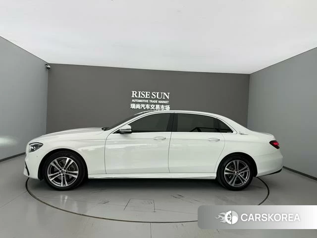 Mercedes-Benz E-class 2023 Белый из Китая, фото 5