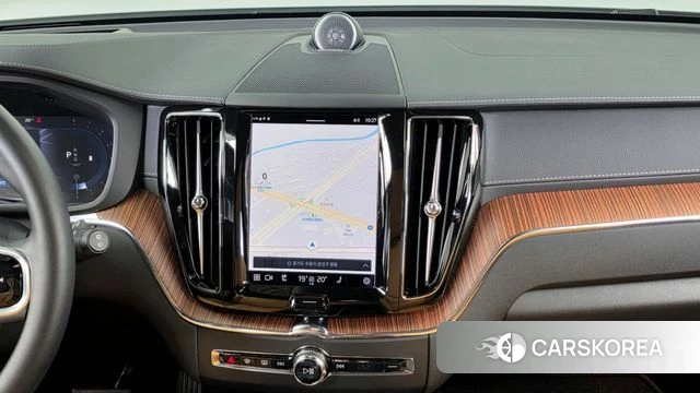 Volvo XC60 second Generation 2023 Белый из Кореи, фото 5