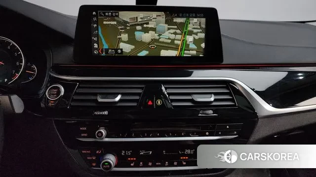 BMW 5 Series (G30) 2018 Белый из Кореи, фото 5