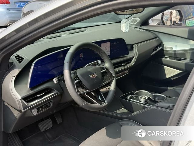 Cadillac GT4 2026 Серебристо-серый из Китая, фото 5