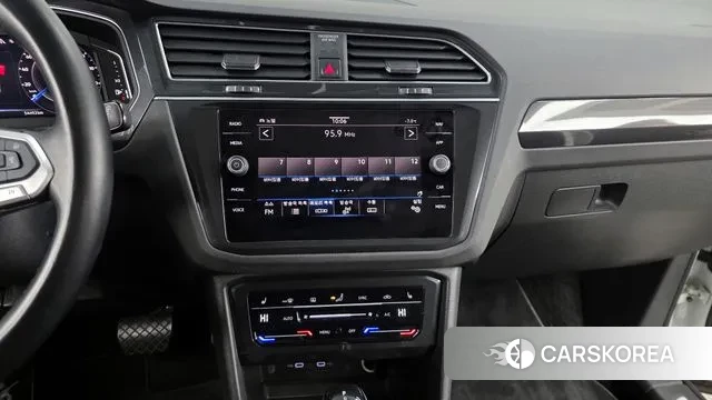 Volkswagen Tiguan second Generation 2022 Белый из Кореи, фото 5