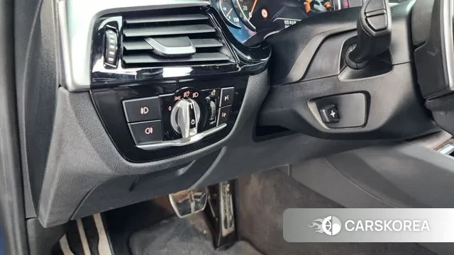 BMW 5 Series (G30) 2018 Синий из Кореи, фото 5