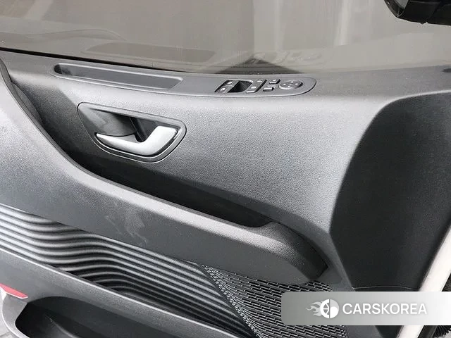 Hyundai Staria 2022 Белый из Кореи, фото 5