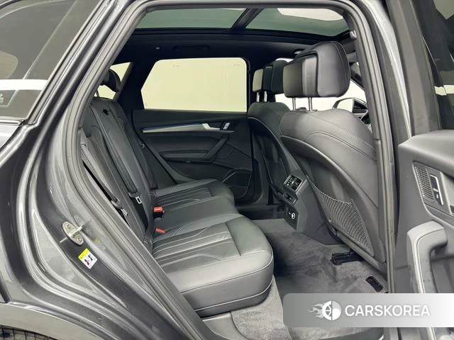 Audi Q5L 2023 Темно-серый из Китая, фото 5