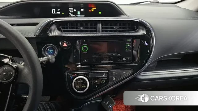 Toyota Prius C 2018 Жемчужный цвет из Кореи, фото 5
