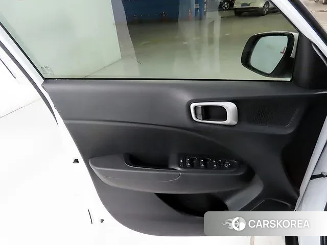 Hyundai Venue 2023 Белый из Кореи, фото 5