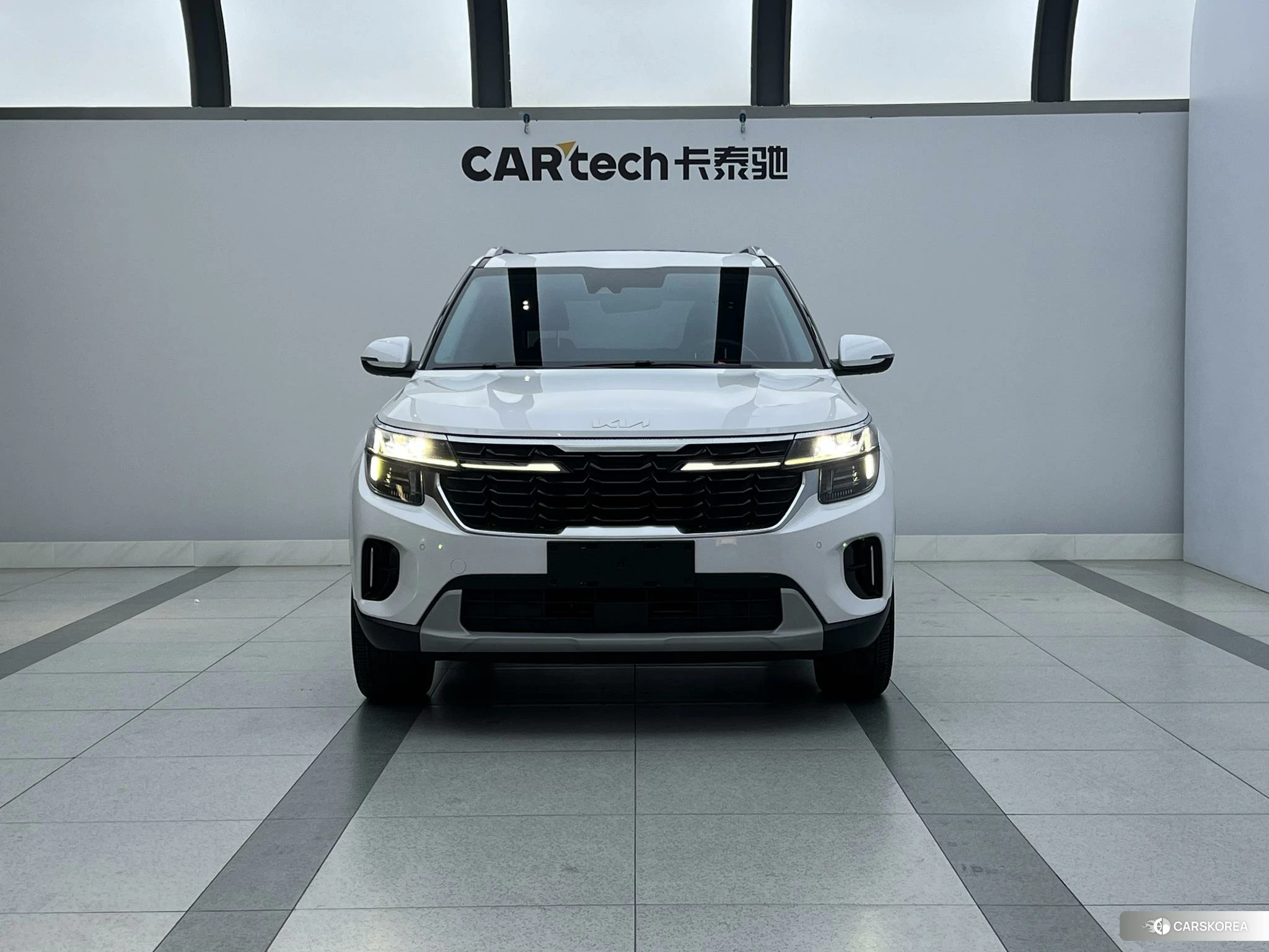 Kia Seltos 2023 Белый из Китая, фото 5