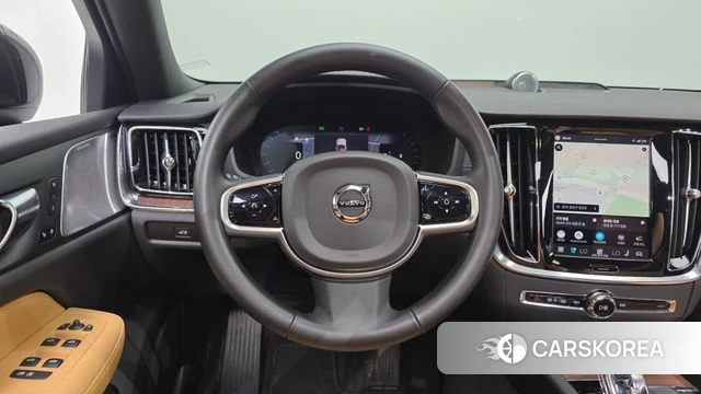 Volvo V60 Cross-Country 2nd Generation 2024 Черный из Кореи, фото 5