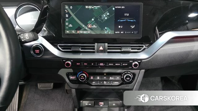 Kia Niro Plus 2023 Белый из Кореи, фото 5