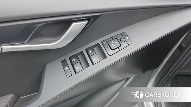 Kia Di Ol Nu Niro 2023 Серебристо-серый из Кореи, фото 5