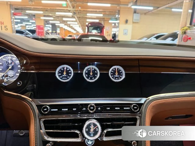 Bentley Flying Spur 3rd Generation 2020 Белый из Кореи, фото 5
