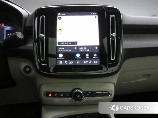 Volvo XC40 2026 Светло-серебряный цвет из Кореи, фото 5