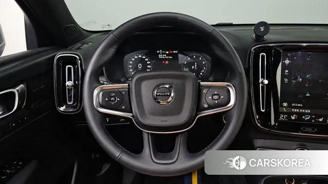 Volvo XC40 2022 Светло-серебряный цвет из Кореи, фото 5