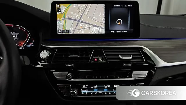 BMW 5 Series (G30) 2023 Белый из Кореи, фото 5