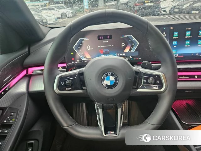 BMW 5 Series (G60) 2025 Черный из Кореи, фото 5