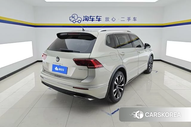 Volkswagen Tiguan L 2021 Темно-серый из Китая, фото 5
