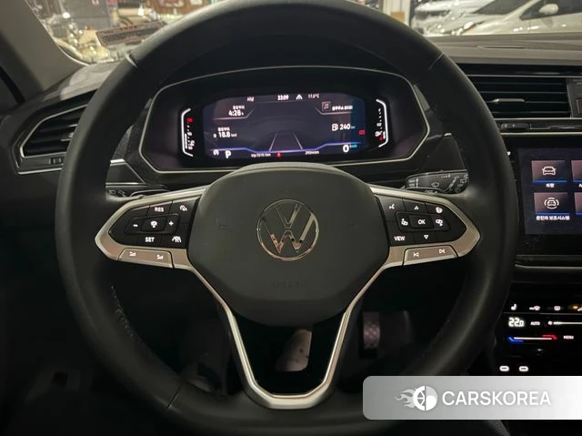 Volkswagen Tiguan second Generation 2023 Белый из Кореи, фото 5