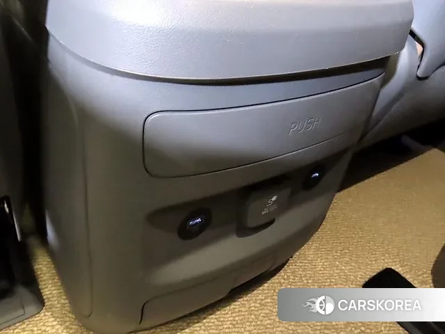 Hyundai Staria 2023 Белый из Кореи, фото 5