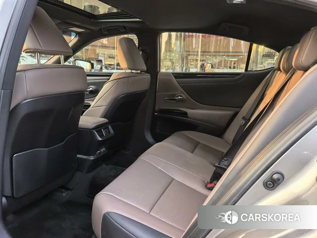 Lexus ES 2024 Серебристо-серый из Китая, фото 5