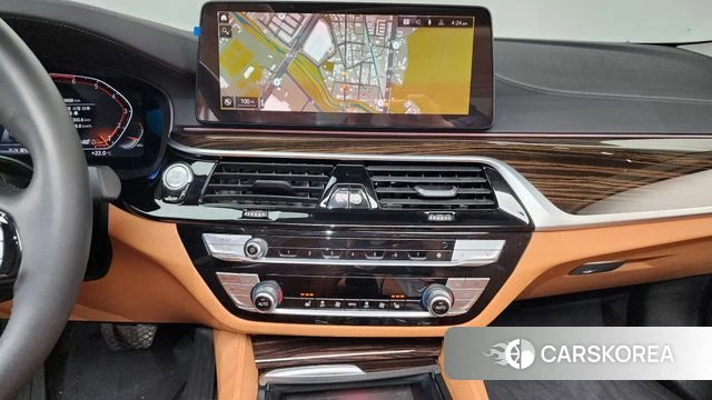 BMW 5 Series (G30) 2022 Белый из Кореи, фото 5