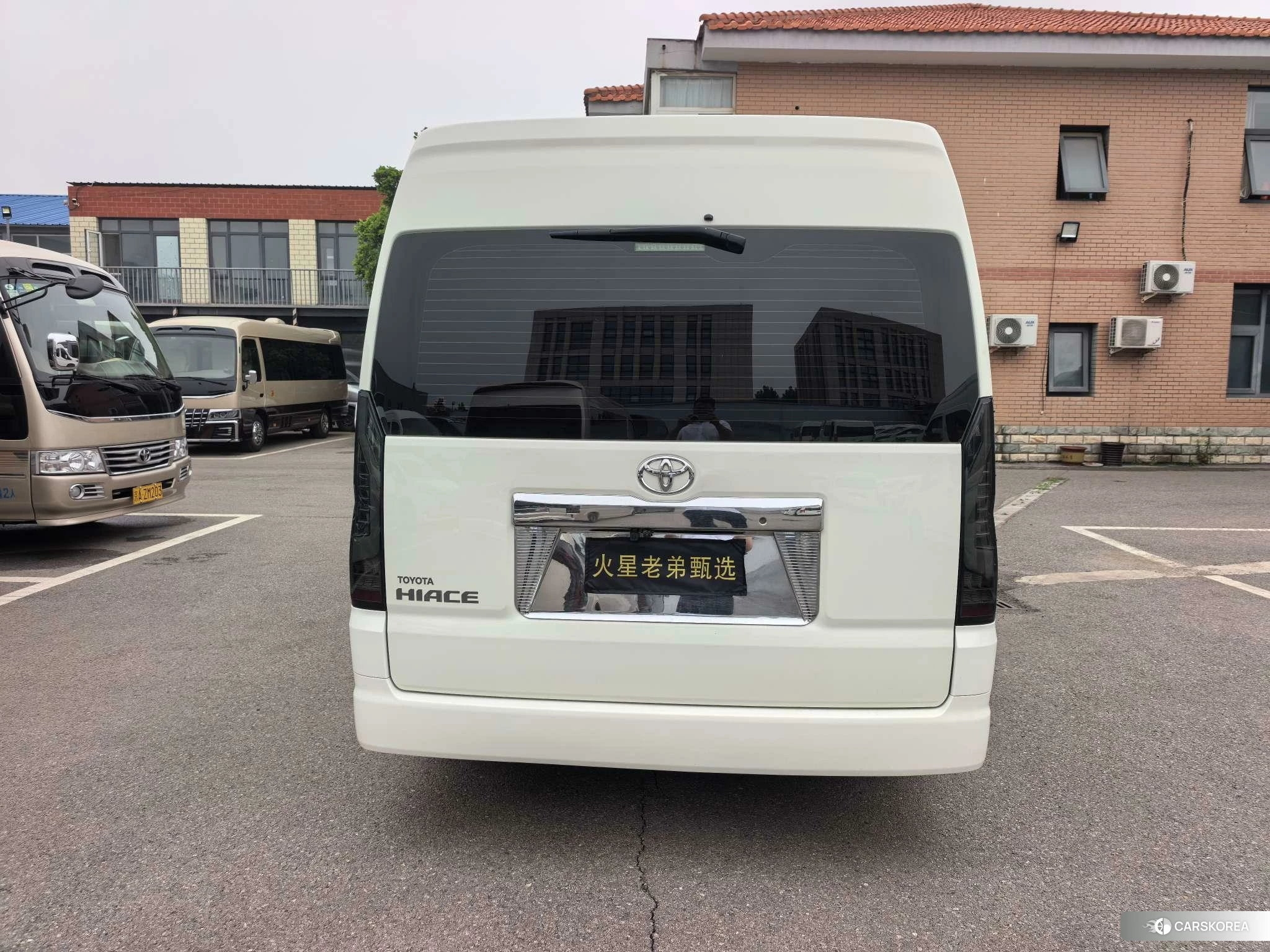 Toyota Hiace 2023 Белый из Китая, фото 5