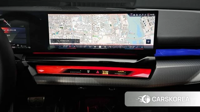 BMW 5 Series (G60) 2025 Черный из Кореи, фото 5