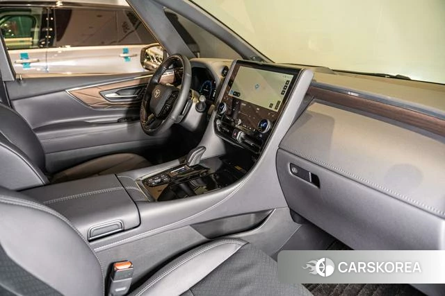 Toyota Elfa 2024 Белый из Китая, фото 5
