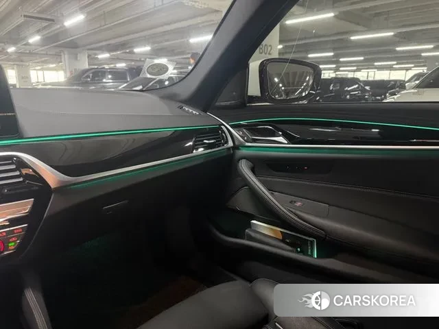 BMW 5 Series (G30) 2022 Белый из Кореи, фото 5