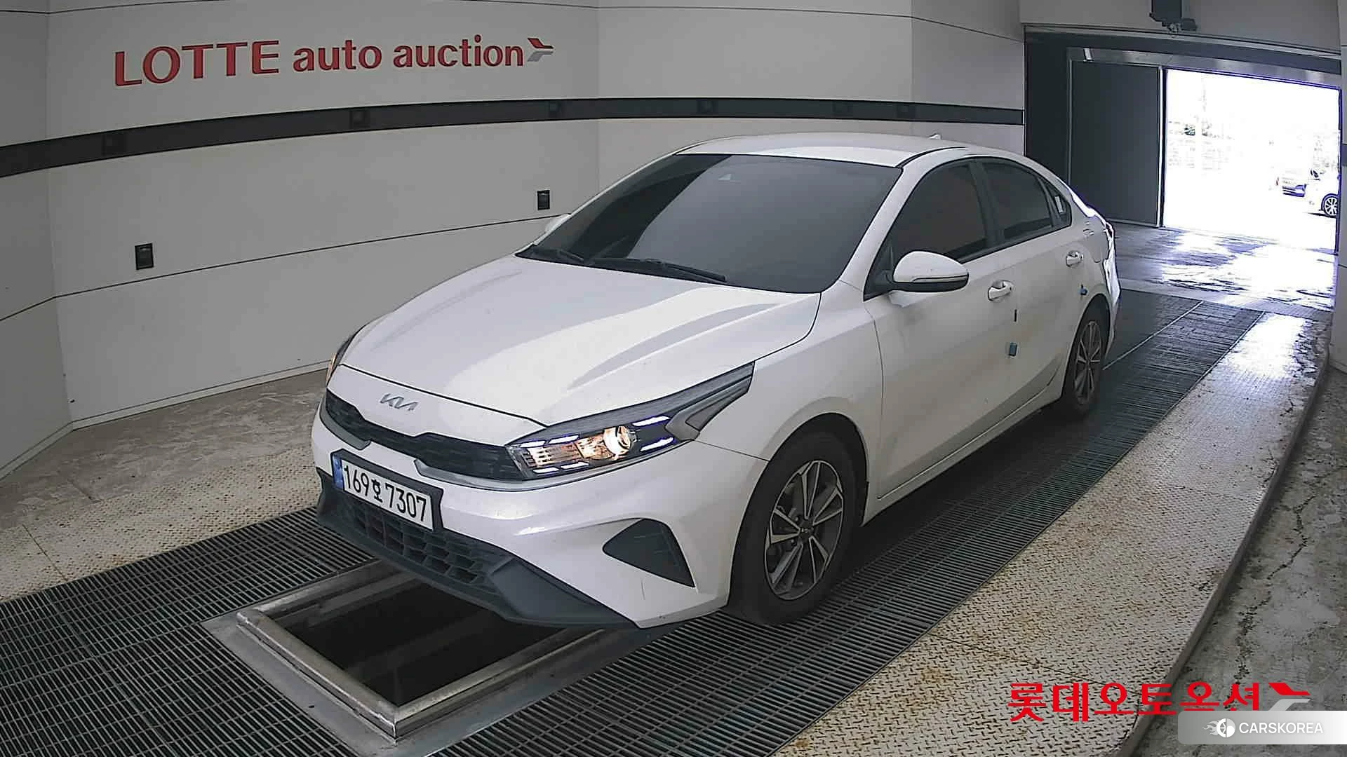 Kia K3 2022 Snow White Pearl из Кореи, фото 5