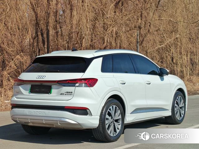 Audi Q4 e-tron 2023 Белый из Китая, фото 5