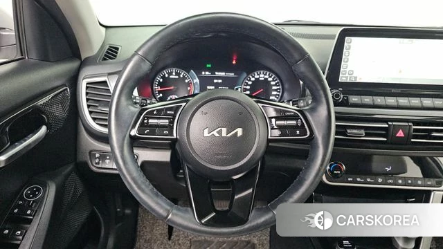 Kia Seltos 2022 Белый из Кореи, фото 5
