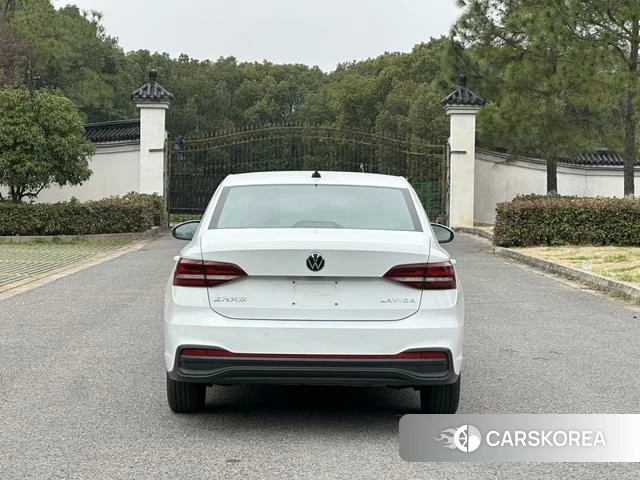 Volkswagen Lavida 2023 Белый из Китая, фото 5