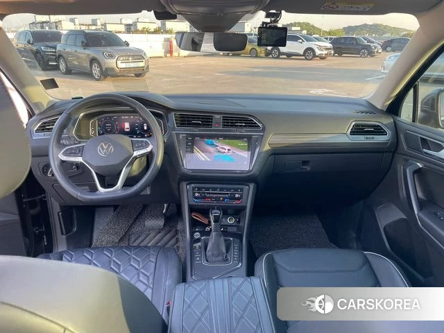 Volkswagen Tiguan Allspace 2023 Черный из Кореи, фото 5