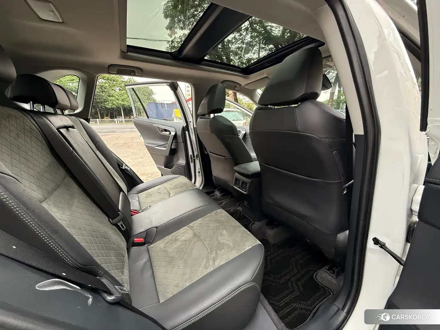 Toyota RAV4 2024 Белый из Китая, фото 5