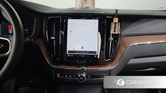 Volvo XC60 second Generation 2023 Белый из Кореи, фото 5