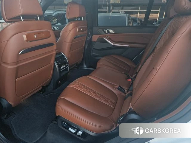 BMW X7 (G07) 2024 Черный из Кореи, фото 5